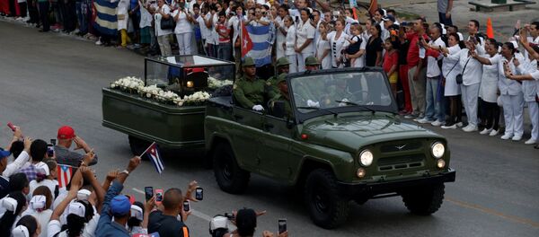 La caravana con las cenizas de Fidel Castro termina su recorrido en Santiago de Cuba - Sputnik Mundo