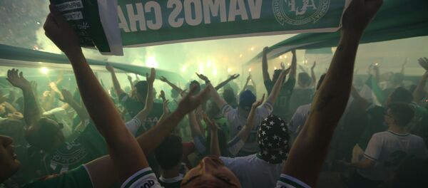 Фанаты футбольной команды Chapecoense на стадионе Arena Conda в бразильском городе Шапеко - Sputnik Mundo