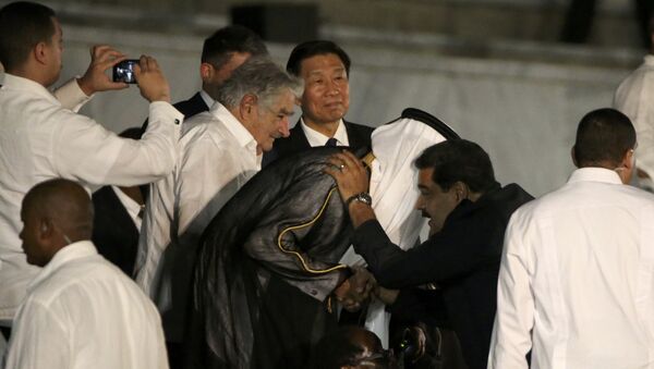José Mujica (centro) durante la ceremonia de homenaje a Fidel Castro - Sputnik Mundo