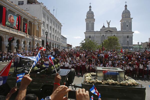 Cortejo fúnebre con las cenizas del comandante Fidel Castro en la ciudad de Santiago de Cuba - Sputnik Mundo