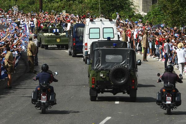 Cortejo fúnebre con las cenizas del comandante Fidel Castro en la ciudad de Santiago de Cuba - Sputnik Mundo