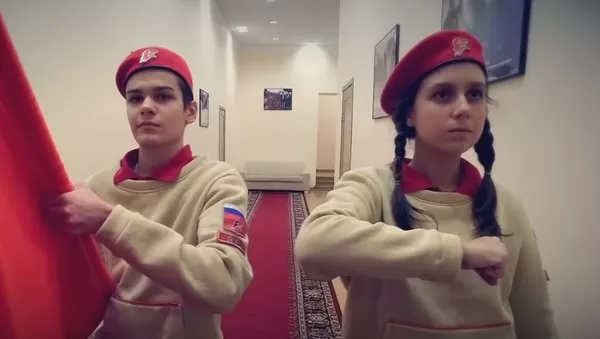 Los jóvenes de la organización juvenil Yunarmia - Sputnik Mundo