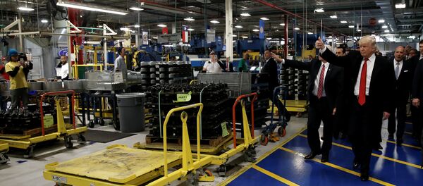 U.S. President-elect Donald Trump and Vice-President Elect Mike Pence tour a Carrier factory in Indianapolis - Sputnik Mundo