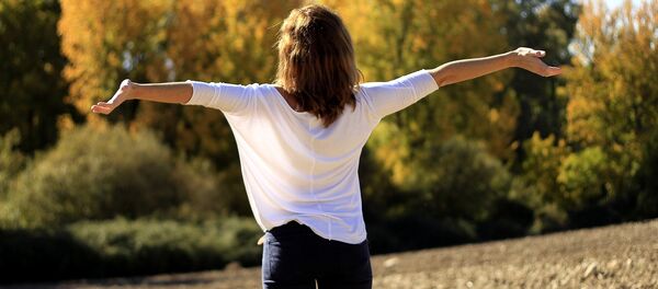 Una mujer feliz - Sputnik Mundo