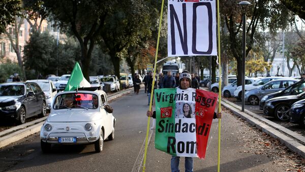 Un hombre con un poster a favor de No Un hombre con un poster a favor de No - Sputnik Mundo