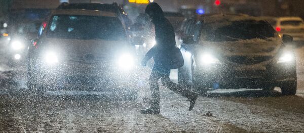 Una nevada enorme cubre de blanco Moscú - Sputnik Mundo