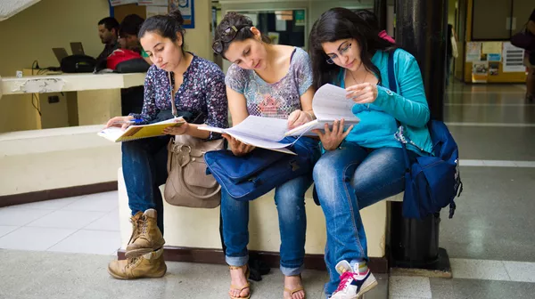 Unas estudiantes chilenas Unas estudiantes chilenas - Sputnik Mundo