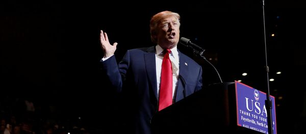 Donald Trump durante su discurso en Carolina del Norte, EEUU - Sputnik Mundo