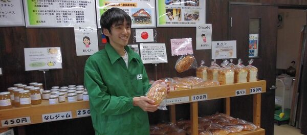 Un alumno japonés que hornea el pan ruso Un alumno japonés que hornea el pan ruso - Sputnik Mundo
