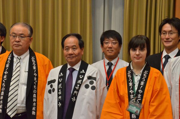 Kurao Onishi y los miembros de su delegación en una recepción en la Embajada de Japón en Moscú - Sputnik Mundo