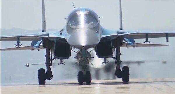 El Su-34, apodado 'el patito infernal' El Su-34, apodado 'el patito infernal' - Sputnik Mundo