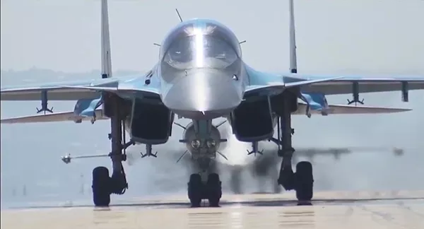 El Su-34, apodado 'el patito infernal' El Su-34, apodado 'el patito infernal' - Sputnik Mundo