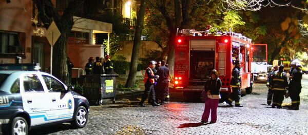 Pendiendo de un hilo: dramático rescate de un bebe en Argentina (vídeo) - Sputnik Mundo