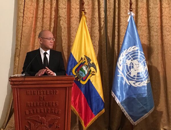 El actual presidente del G77, el tailandés Virachai Plasai, durante su reunión con el canciller ecuatoriano, Guillaume Long, con el fin de iniciar la transición de la Presidencia pro témpore de Tailandia a Ecuador El actual presidente del G77, el tailandés Virachai Plasai, durante su reunión con el canciller ecuatoriano, Guillaume Long, con el fin de iniciar la transición de la Presidencia pro témpore de Tailandia a Ecuador - Sputnik Mundo