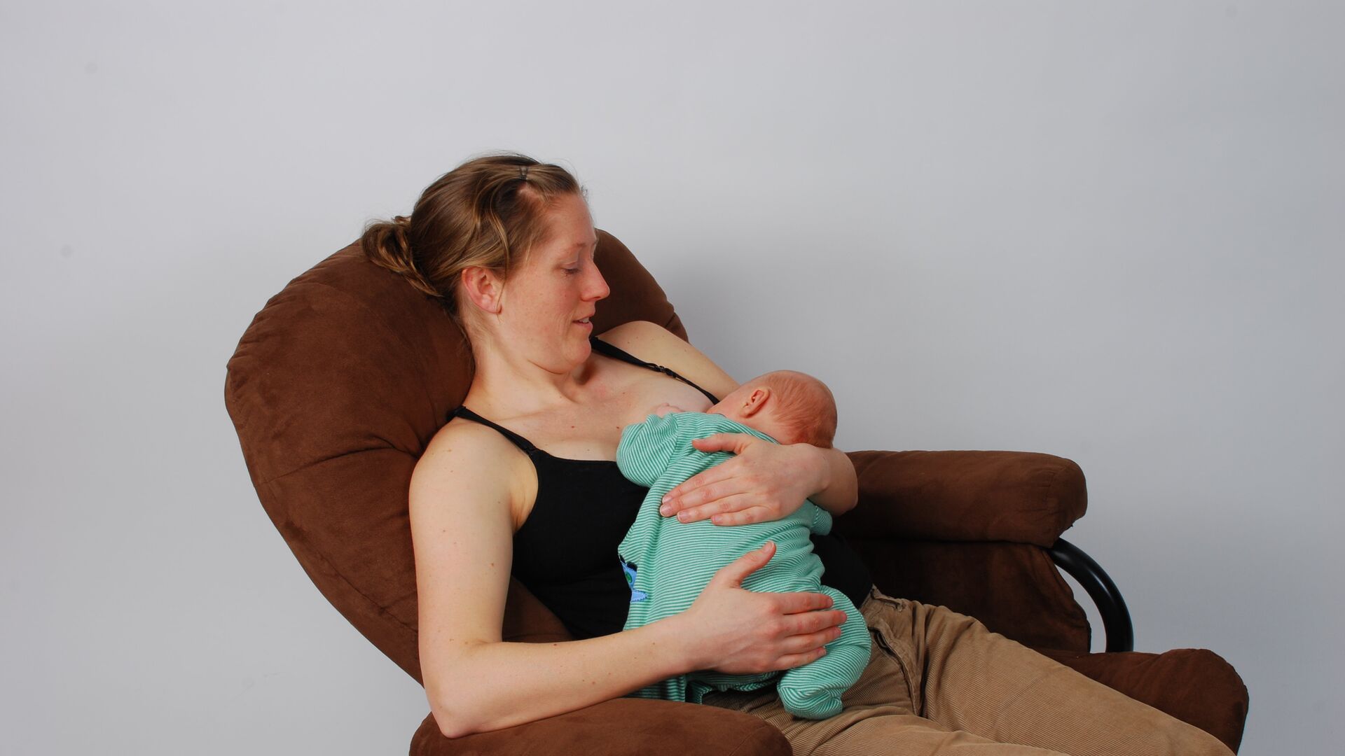 Грудное вскармливание Грудное вскармливание - Sputnik Mundo, 1920, 14.06.2021