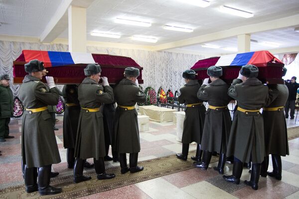 La ceremonia de despedida a Galina Mijáilova y Nadezhda Durachenko, médicas militares que murieron en el bombardeo del hospital de campaña ruso en Alepo - Sputnik Mundo