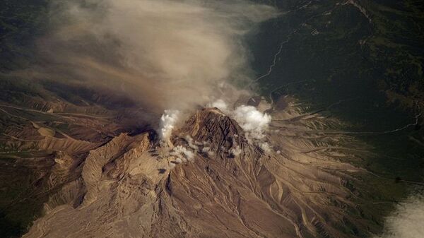 El volcán Shiveluch en Rusia - Sputnik Mundo