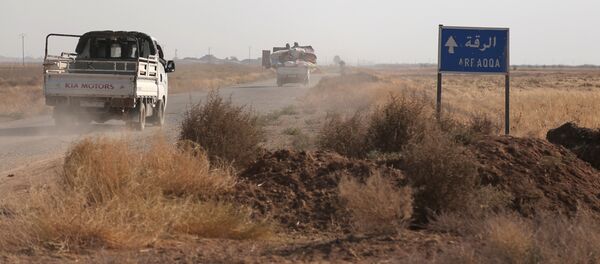 Situación en las afueras de Al Raqa (archivo) - Sputnik Mundo
