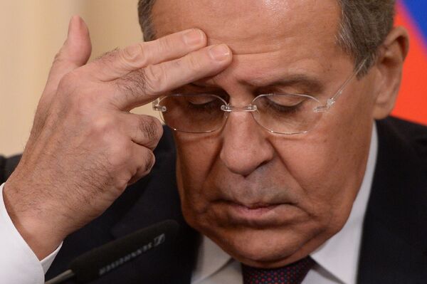 Si bajan el telón de acero, deben tener cuidado de no pillarse los dedos por casualidad. - Sputnik Mundo