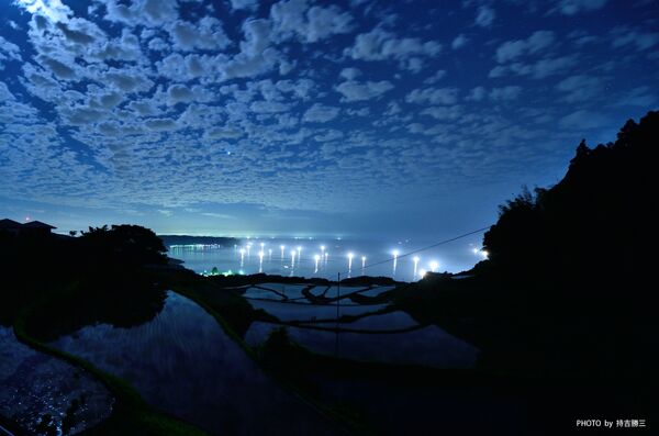 Una plantación de arroz bajo la luz de la luna, Nagato, Japón - Sputnik Mundo