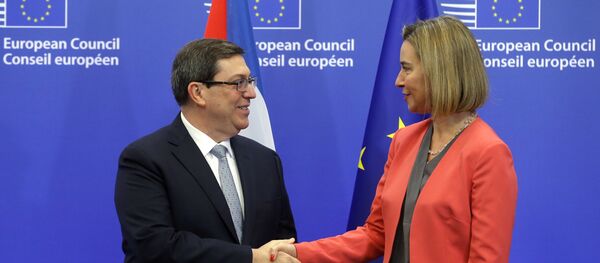 Federica Mogherini, alta representante de la Unión para Asuntos Exteriores y Política de Seguridad de la Unión Europea, y el ministro de Asuntos Exteriores de Cuba, Bruno Rodríguez Parrilla - Sputnik Mundo