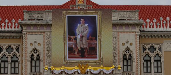 El retrato del Rey Maha Vajiralongkorn en el Palacio de Gobierno en Tailandia - Sputnik Mundo