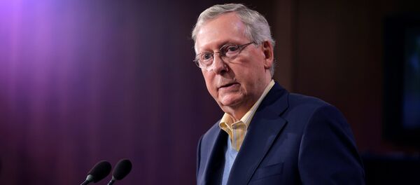 Mitch McConnell, el líder de la mayoría republicana del Senado de EEUU - Sputnik Mundo