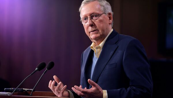 Mitch McConnell, el líder de la mayoría republicana del Senado de EEUU - Sputnik Mundo