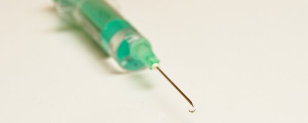 Una inyección  - Sputnik Mundo