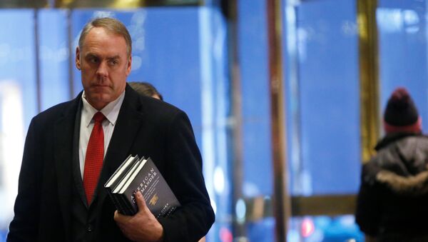 U.S. Representative Ryan Zinke (R-MT) arrives for a meeting with U.S. President-elect Donald Trump at Trump Tower in Manhattan, New York City, U.S. - Sputnik Mundo