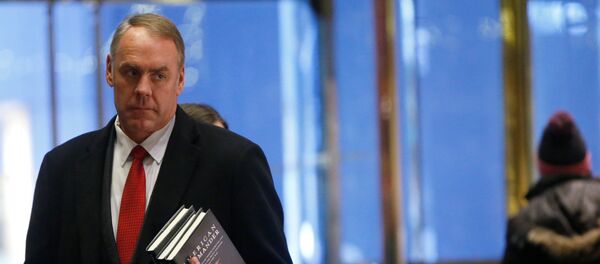 U.S. Representative Ryan Zinke (R-MT) arrives for a meeting with U.S. President-elect Donald Trump at Trump Tower in Manhattan, New York City, U.S. - Sputnik Mundo