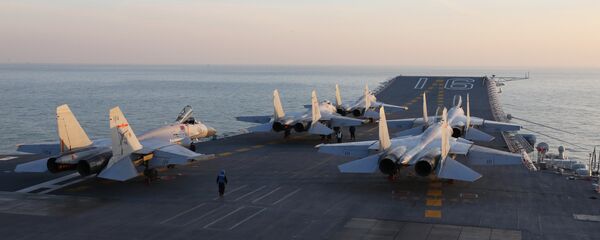 La Armada china ha realizado ejercicios con el portaviones Liaoning tras una intensificación de las tensiones entre el país asiático y EEUU - Sputnik Mundo