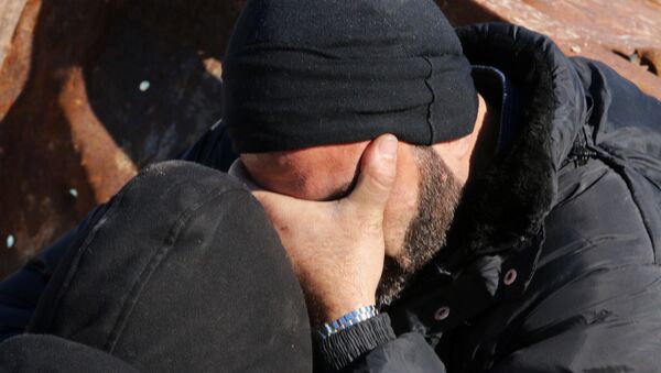 Hombre espera ser avacuado de Alepo, 15 de diciembre de 2016 - Sputnik Mundo