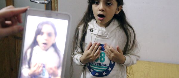 Los tuits de la cuenta de Bana, escritos en inglés, narran de manera dramática cómo es supuestamente la vida en Alepo Oriental - Sputnik Mundo