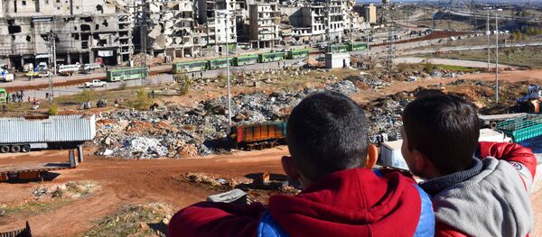 La operación para la retirada de los combatientes y sus familias de Alepo - Sputnik Mundo