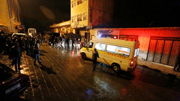 Ambulancia jordana cerca del castillo de la ciudad de Karak, 18 de diciembre de 2016 Ambulancia jordana cerca del castillo de la ciudad de Karak, 18 de diciembre de 2016 - Sputnik Mundo