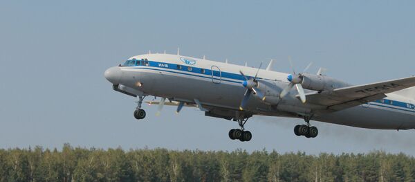 Avión Il-18 (archivo) - Sputnik Mundo