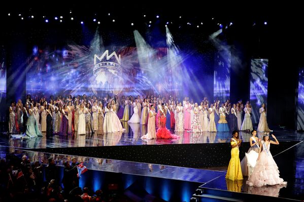 La joven más bella del mundo… y sus rivales - Sputnik Mundo