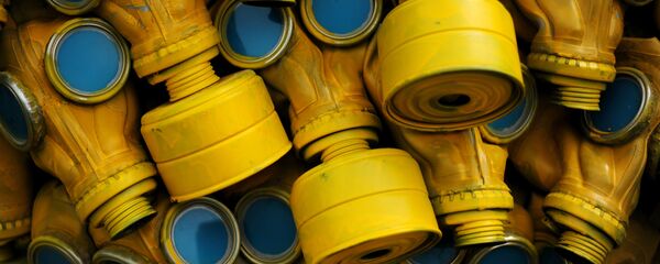 Una instalación artística de 400 máscaras antigás en Bulgaria - Sputnik Mundo