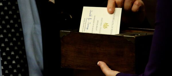 Pennsylvania electors cast their ballots for U.S. President-elect Donald Trump at the Pennsylvania State Capitol in Harrisburg, Pennsylvania, U.S. December 19, 2016. REUTERS/Jonathan Ernst Pennsylvania electors cast their ballots for U.S. President-elect Donald Trump at the Pennsylvania State Capitol in Harrisburg, Pennsylvania, U.S. December 19, 2016. REUTERS/Jonathan Ernst - Sputnik Mundo