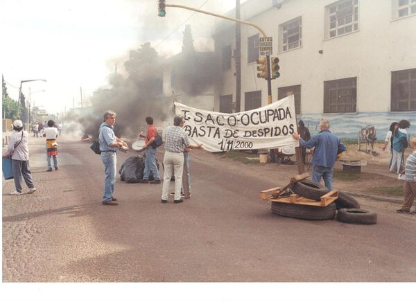 Trabajadores de la cooperativa 19 de Diciembre durante la protesta por despidos - Sputnik Mundo