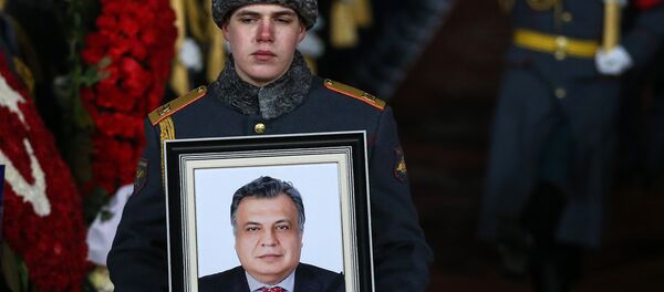 Llegada del cuerpo del embajador ruso Andréi Kárlov a Moscú (Archivo) - Sputnik Mundo