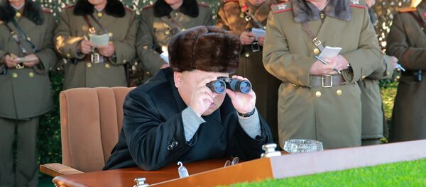 North Korean leader Kim Jong Un guides a firing contest among multiple launch rocket system North Korean leader Kim Jong Un guides a firing contest among multiple launch rocket system - Sputnik Mundo