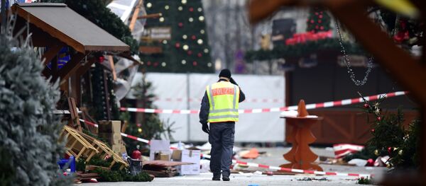 Berliner Weihnachtsmarkt neben Kaiser-Wilhelm-Gedaechtniskirche Berliner Weihnachtsmarkt neben Kaiser-Wilhelm-Gedaechtniskirche - Sputnik Mundo