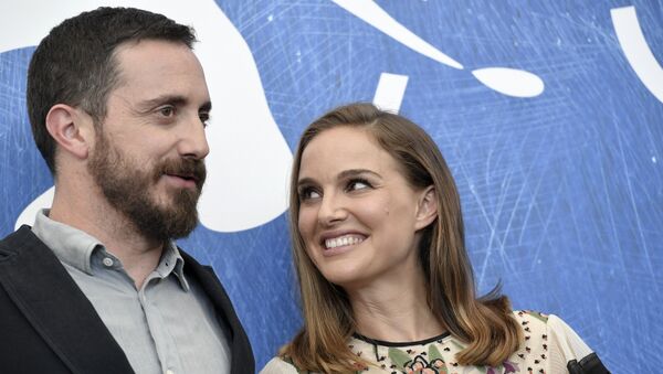 Pablo Larraín, cineasta chileno, y Natalie Portman, actriz estadounidense - Sputnik Mundo