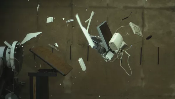 La explosión de un iMac en cámara lenta - Sputnik Mundo