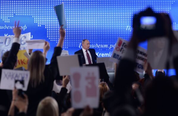 La gran rueda de prensa anual de Vladímir Putin - Sputnik Mundo