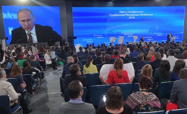 La gran rueda de prensa anual de Vladímir Putin - Sputnik Mundo