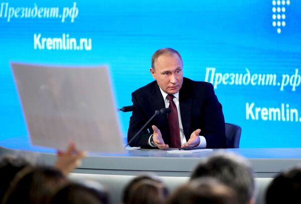 La gran rueda de prensa anual de Vladímir Putin - Sputnik Mundo