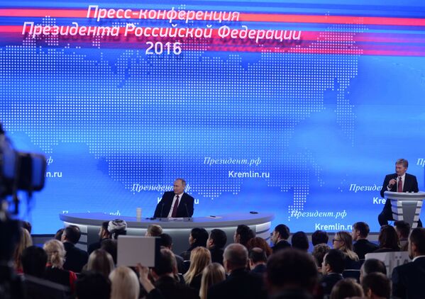 La gran rueda de prensa anual de Vladímir Putin - Sputnik Mundo